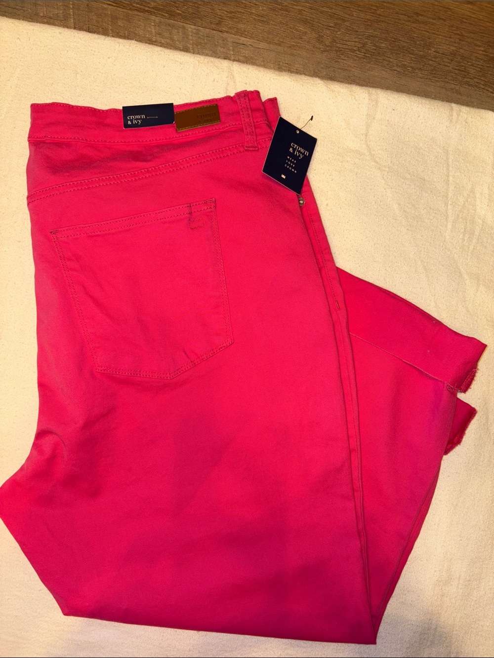 crown & ivy Bright Pink Cropped Women's Jeans